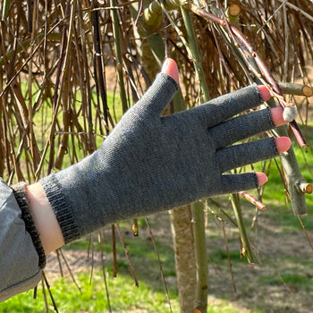  Therapeutic Infrared Arthritis Gloves Woman Hand